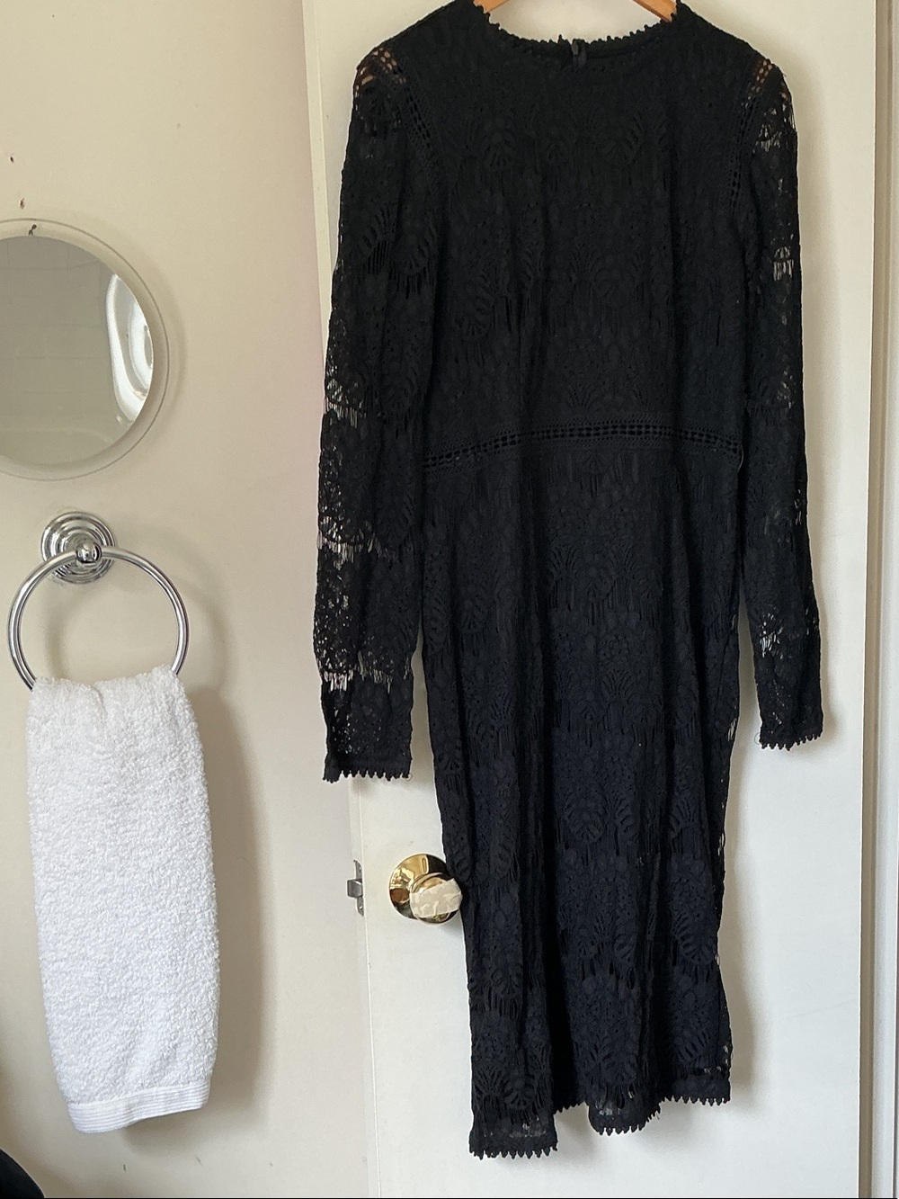 LOVE BY DESIGN Black Lace Long-Sleeve Midi Dress - Elegant Women's Dress
